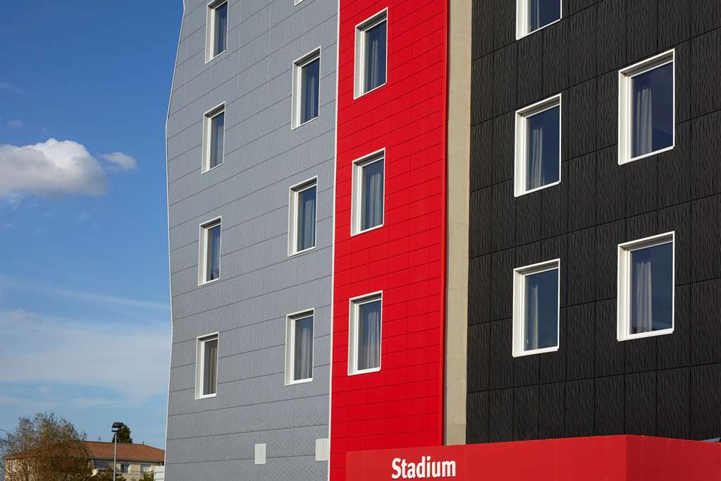 Kyriad Lyon Est Stadium Eurexpo Meyzieu Exteriör bild