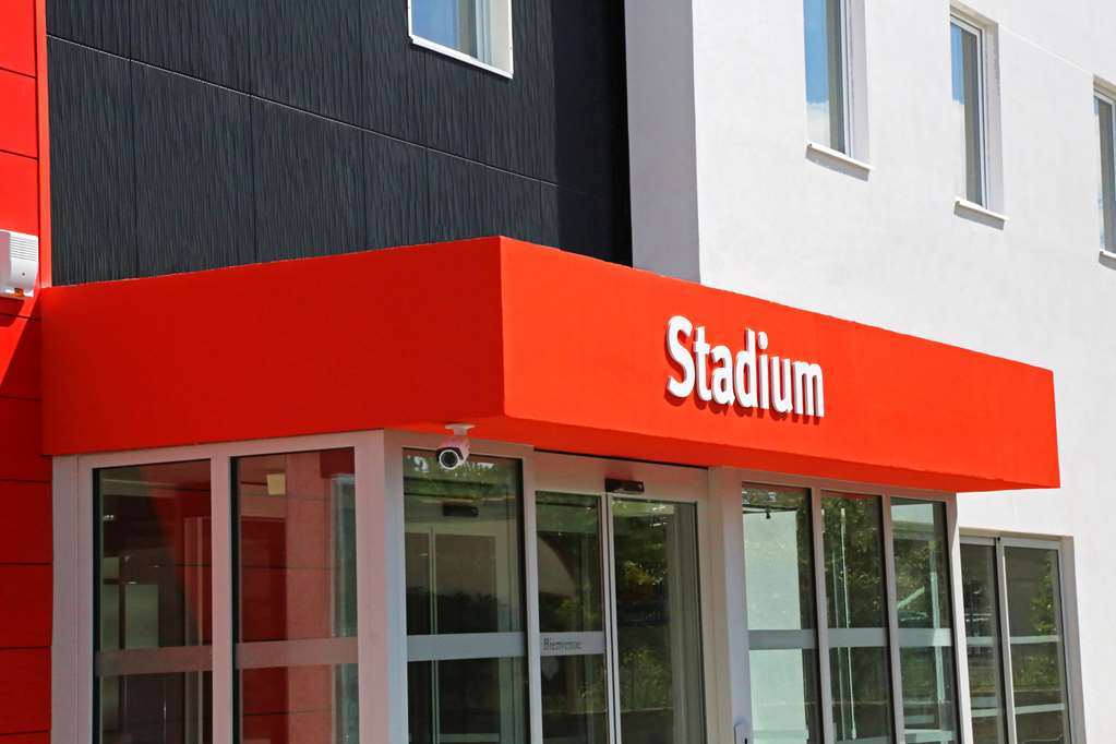 Kyriad Lyon Est Stadium Eurexpo Meyzieu Exteriör bild